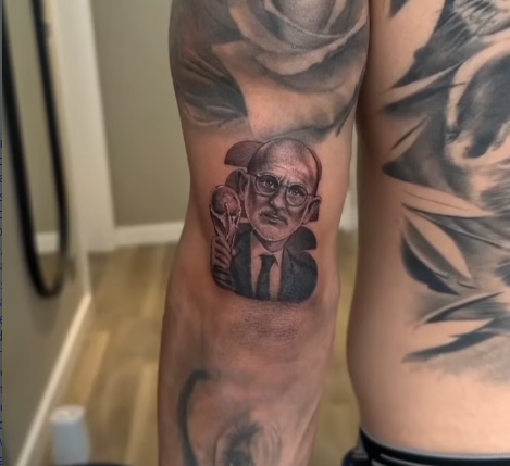 ¡Promesa cumplida! Cucurella inmortalizó a Luis de la Fuente con un tatuaje tras el Mundial