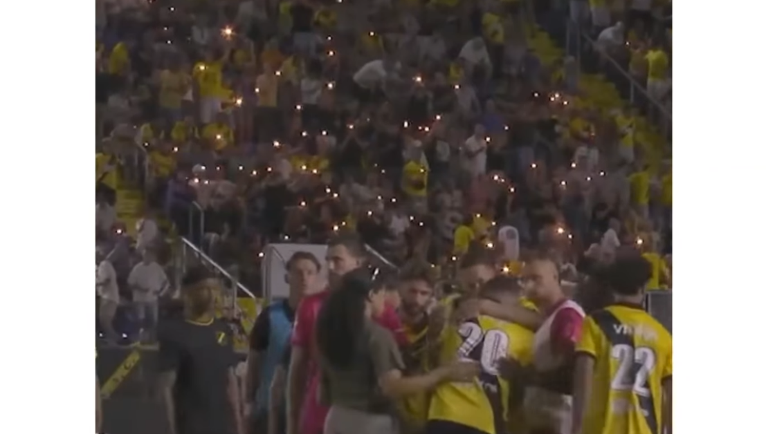 “Te queremos, Seuntjens”: el fútbol abrazó a Mats en su momento más difícil