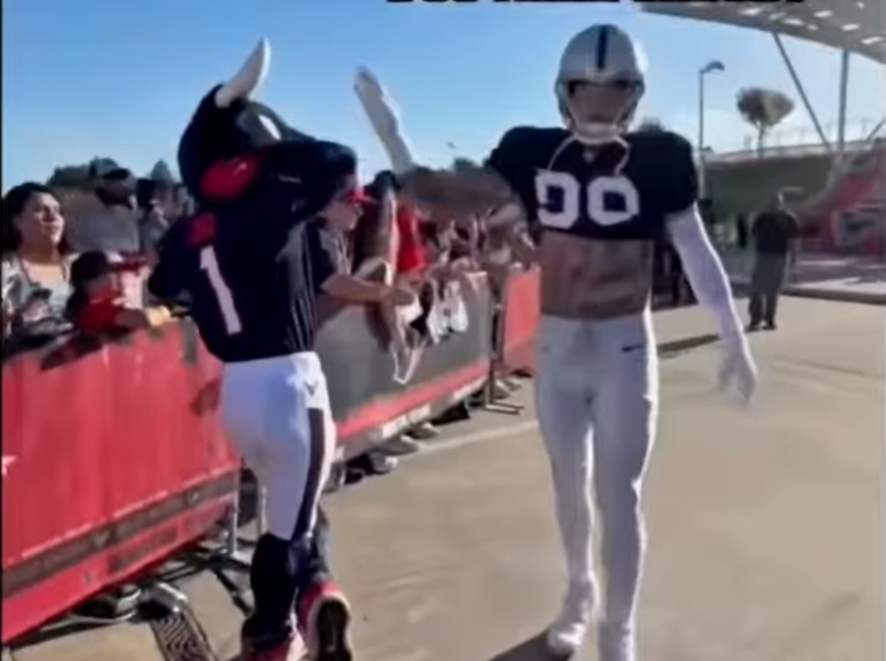 Mascota de los Texans dribló a los Raiders