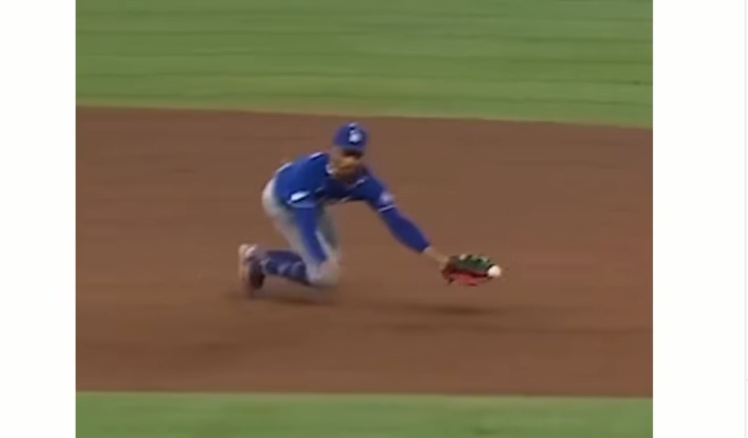 ¡Doble play de otro planeta! Los Dodgers salieron del apuro con una jugada increíble