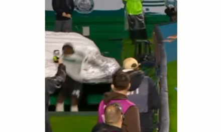 Del festejo al golpe: Jacy cayó al túnel y su gol terminó anulado