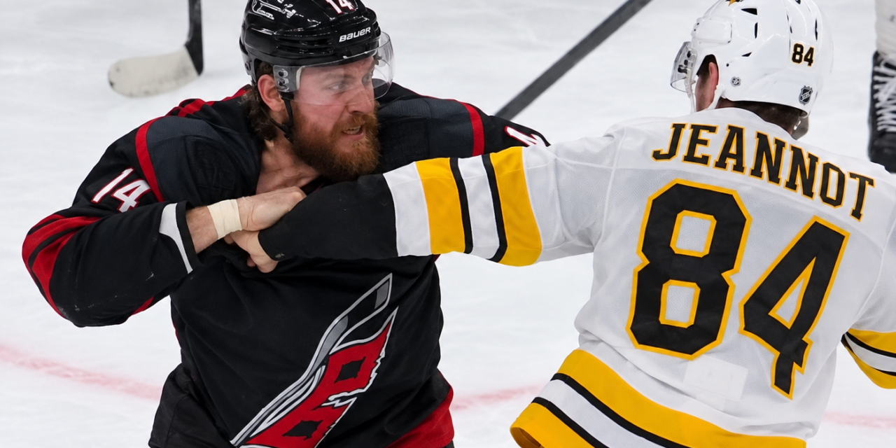 ¡A PUÑO LIMPIO! LA NHL ARDIÓ CON UNA BRUTAL PELEA SOBRE EL HIELO