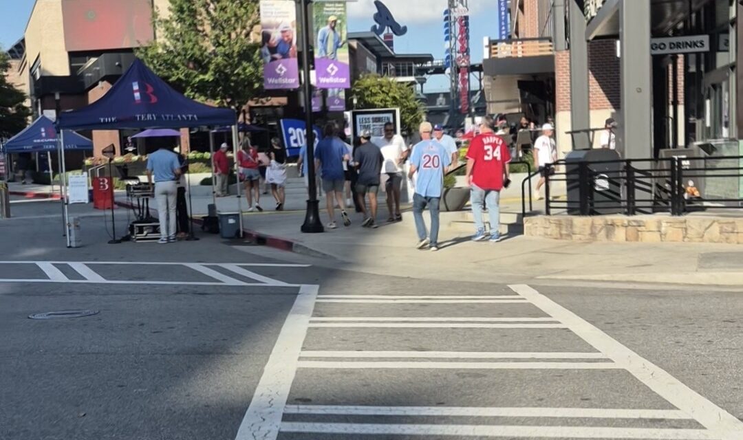 ATLANTA YA VIVE EL JUEGO DEFINITIVO: TRUIST PARK SE PRENDE ANTES DEL BRAVES-PHILLIES