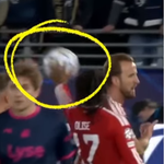 ¡DOS AMARILLAS EN SEGUNDOS! OLISE SE HACE EXPULSAR Y BAYERN PIERDE EL CONTROL