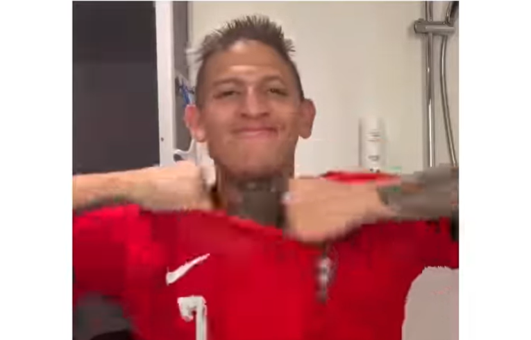 MILES DE HINCHAS ROMPEN CAMISETAS DE PORTUGAL EN PROTESTA POR CRISTIANO