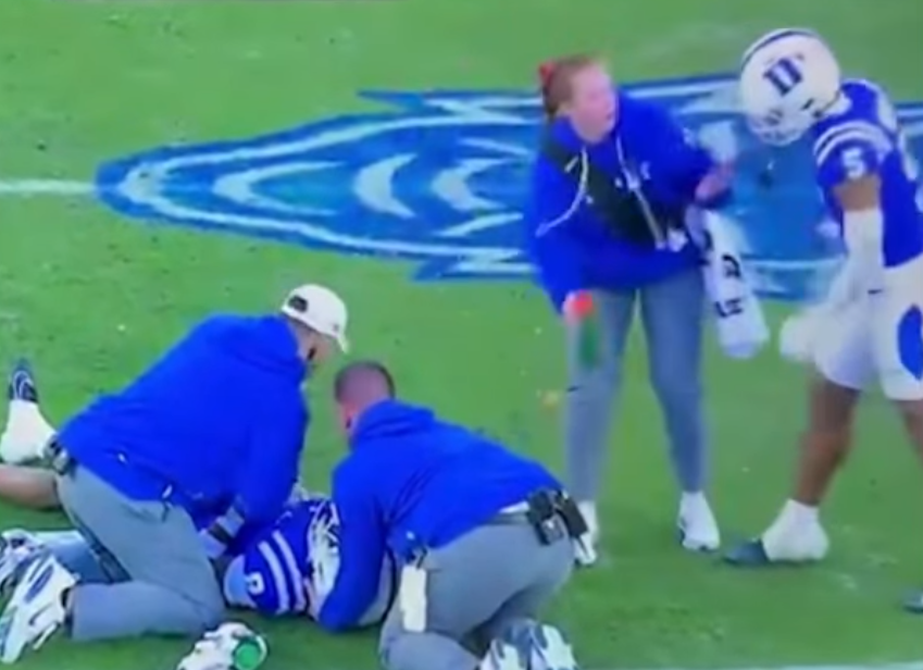 ¡INDIGNACIÓN EN EL FÚTBOL AMERICANO UNIVERSITARIO! ATLETA EMPUJA A SU MÉDICA