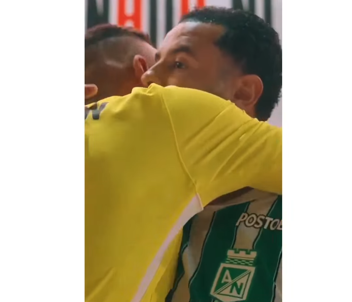 Cardona cedió la cinta a Armani como regalo de cumpleaños