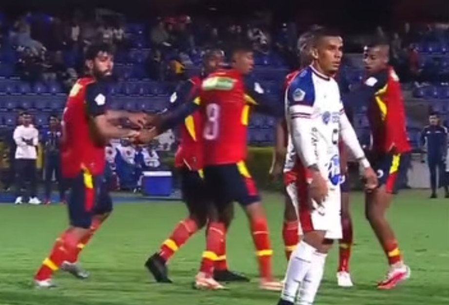 ¡EL DEPORTIVO PASTO CONVIRTIÓ UN CÓRNER EN UNA RONDA INFANTIL!