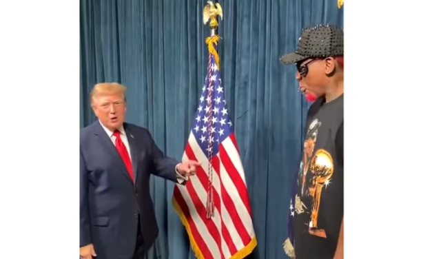 TRUMP Y RODMAN: UNA POSTAL QUE PARECE SACADA DE LOS 90