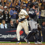 MILWAUKEE PEGA PRIMERO Y TOMA VENTAJA EN LA SERIE MUNDIAL