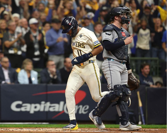 MILWAUKEE PEGA PRIMERO Y TOMA VENTAJA EN LA SERIE MUNDIAL